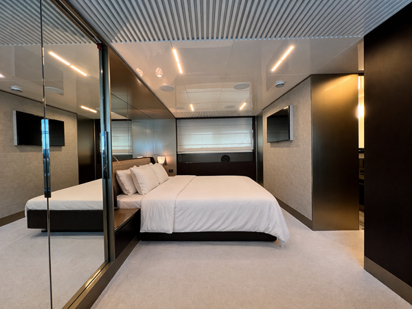 FERRETTI 850 - Yacht zu verkaufen