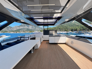 Ferretti 850 17 