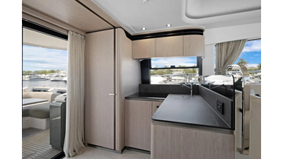 2025 Azimut 53 Fly  17 