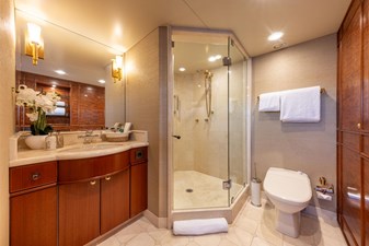 TAHI 20 Guest shower room