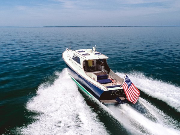 SOLEIL, Hinckley Picnic 36 EP, Under Power