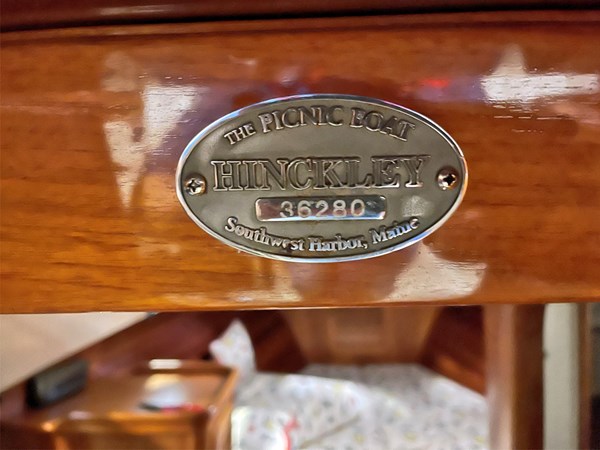 SOLEIL, Hinckley Picnic 36 EP, Builder's Plate