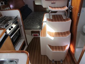 HARMONY 5 Companionway