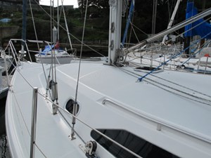 HARMONY 28 Deck forward