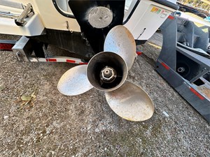 20' Boston Whaler 1999 Ventura 32 