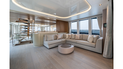 82 OCEAN ENCLOSED 18 
