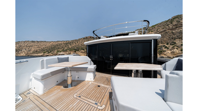 82 OCEAN ENCLOSED 30 