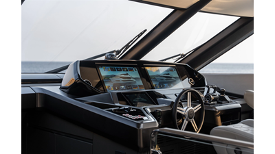 82 OCEAN ENCLOSED 52 