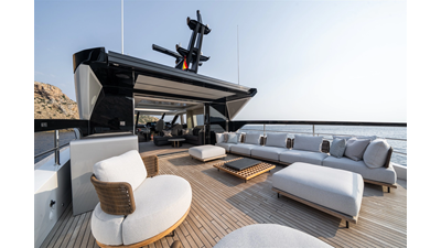 82 OCEAN ENCLOSED 58 