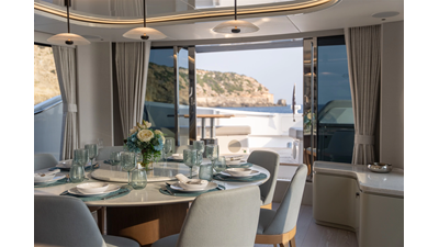 82 OCEAN ENCLOSED 27 