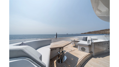 82 OCEAN ENCLOSED 28 