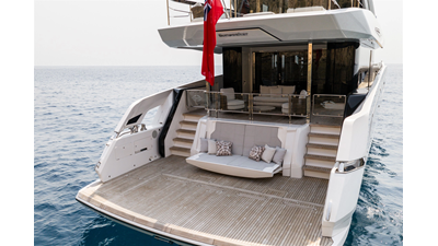 82 OCEAN ENCLOSED 10 