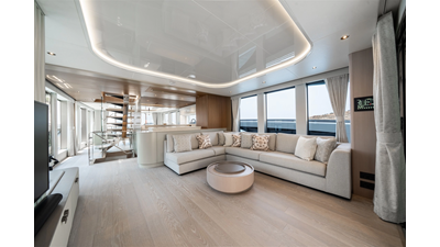 82 OCEAN ENCLOSED 17 