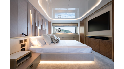 82 OCEAN ENCLOSED 34 