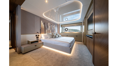 82 OCEAN ENCLOSED 35 
