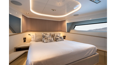 82 OCEAN ENCLOSED 40 