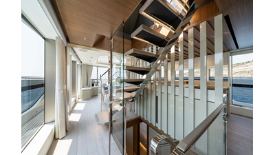 82 OCEAN ENCLOSED 49 