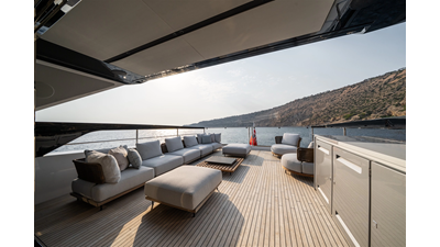 82 OCEAN ENCLOSED 56 