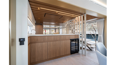 82 OCEAN ENCLOSED 24 