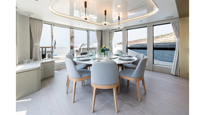 82 OCEAN ENCLOSED 26 