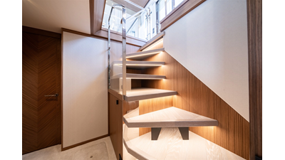 82 OCEAN ENCLOSED 31 