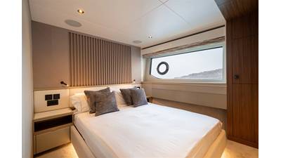 82 OCEAN ENCLOSED 45 