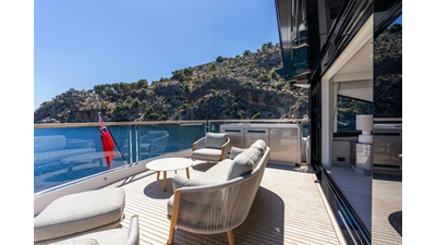 90 OCEAN ENCLOSED 21 