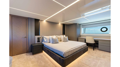 90 OCEAN ENCLOSED 23 