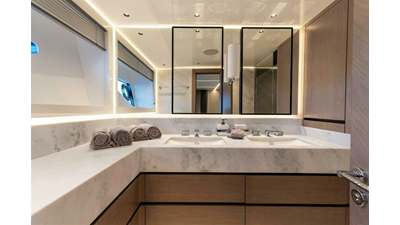 90 OCEAN ENCLOSED 26 