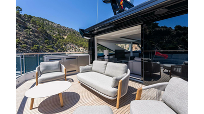 90 OCEAN ENCLOSED 22 