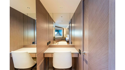 90 OCEAN ENCLOSED 24 