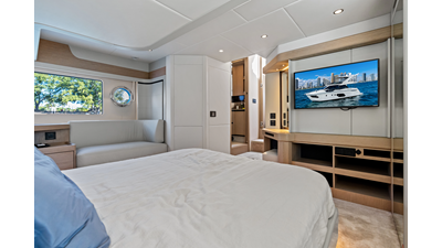 EMERALD 32 