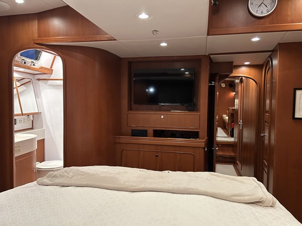 Owners Cabin Forward