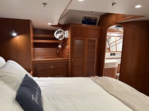 TRIUMPH  43 Owners Cabin Port