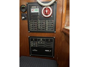 ALLURE 11 Electrical panel