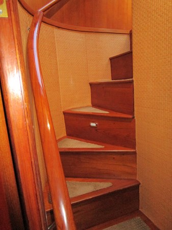 Forward accommodation foyer