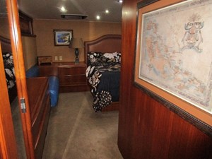 LUCKY STARS 19 Master cabin entrance