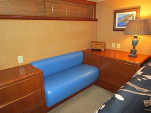 LUCKY STARS 24 Master to starboard