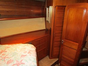 LUCKY STARS 31 VIP looking to starboard