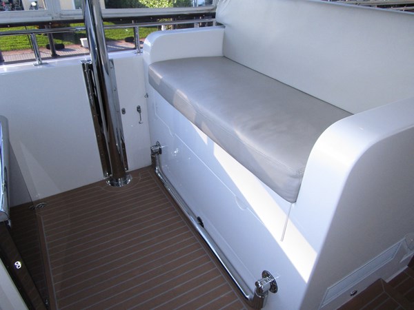 Raised helm deck seating port and stbd