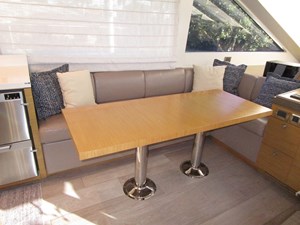 SEASEID 15 Salon breakfast nook