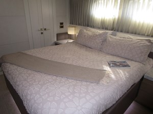 SEASEID 28 Starboard VIP looking forward