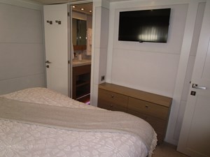 SEASEID 29 Starboard VIP looking inboard