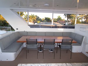 SEASEID 53 Portside flybridge dining