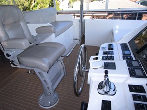 SEASEID 58 Flybridge helm