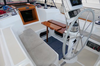 C OTTER 53 Cockpit Fwd Stbd