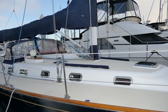 C OTTER 83 Dockside Cabin Top Stbd