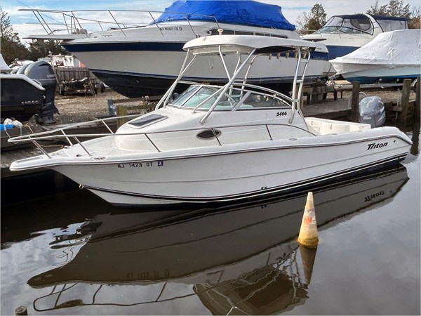 25' TRITON 2003 2486