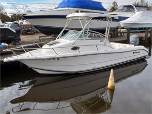 25' Triton 2003 2486 1 