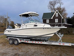 25' Triton 2003 2486 3 